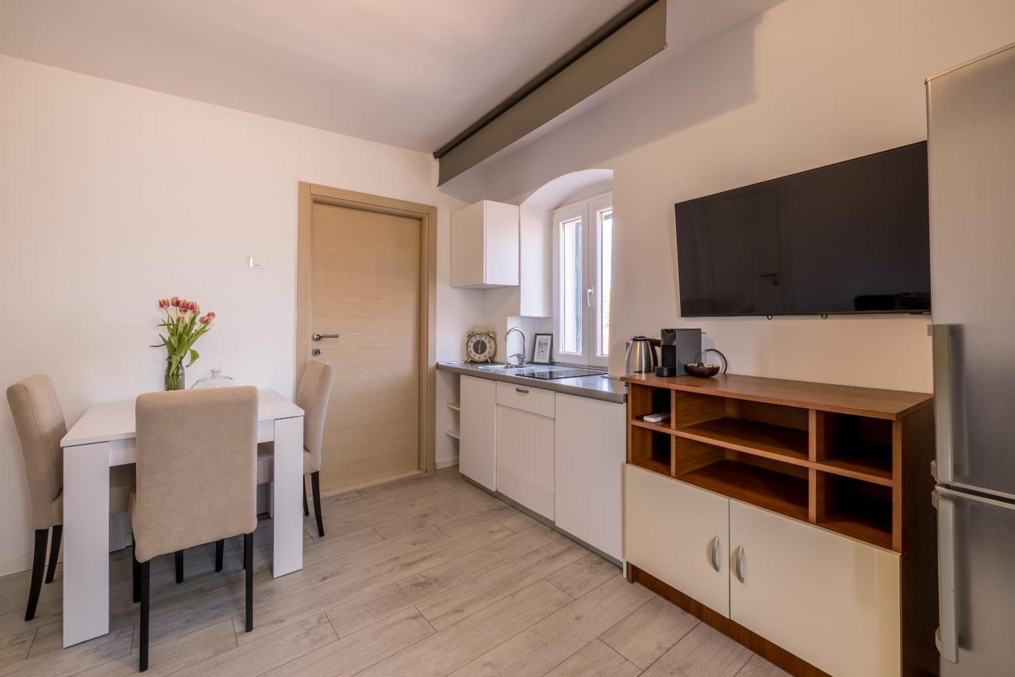 Split Central City Apartment 외부 사진